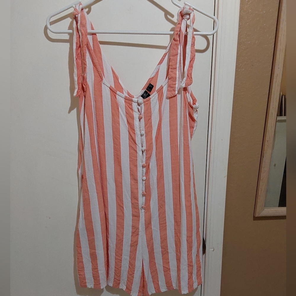 🌺 NWOT Volcom Linen Look Baggy Romper/Coverup